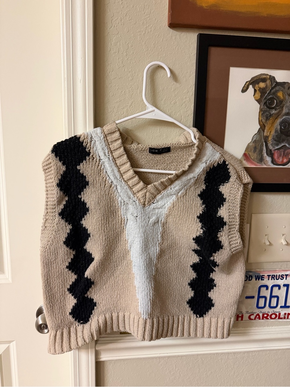 SHEIN Beige and Black V-Neck Knit Vest with Ivory Chevron
